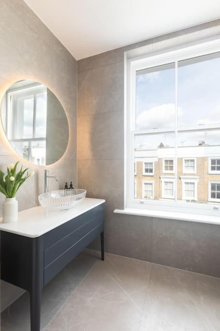 Superb 3 Bed Notting Hill * Londra